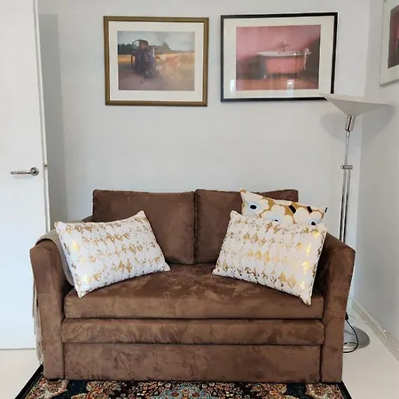 Stylish Two In The Very Center Apartment *